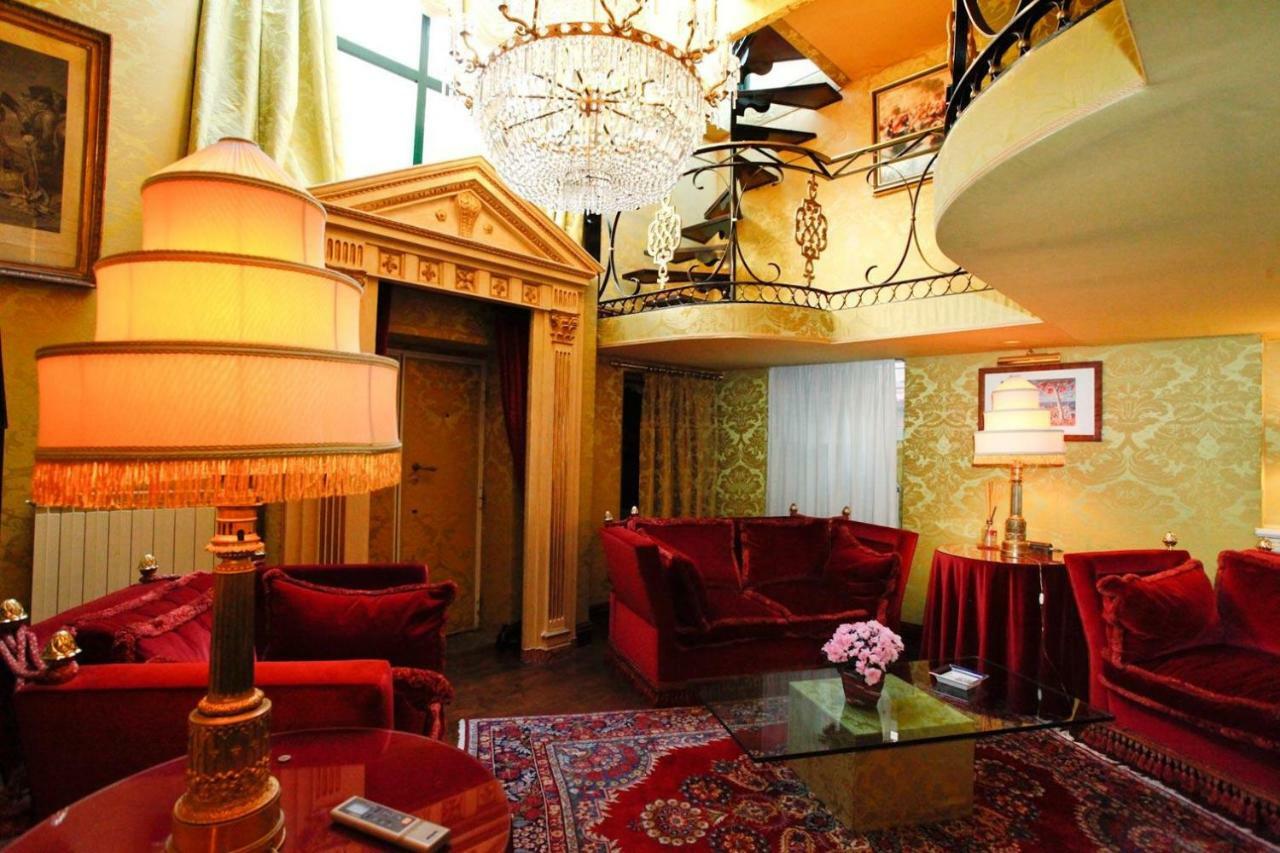 Apartment Artist House *